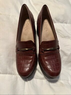 Naturalizer Burgundy Croc-Embossed Slip-On Loafers